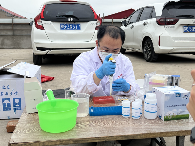 4 开展现场快速核酸检测_副本.jpg 4 开展现场快速核酸检测_副本.jpg